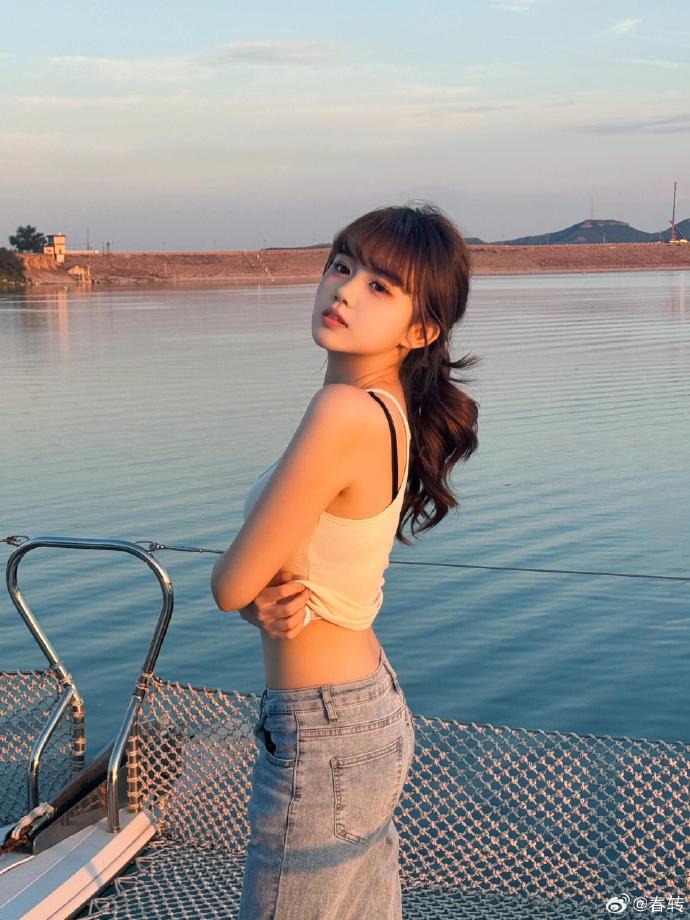 奇怪的她